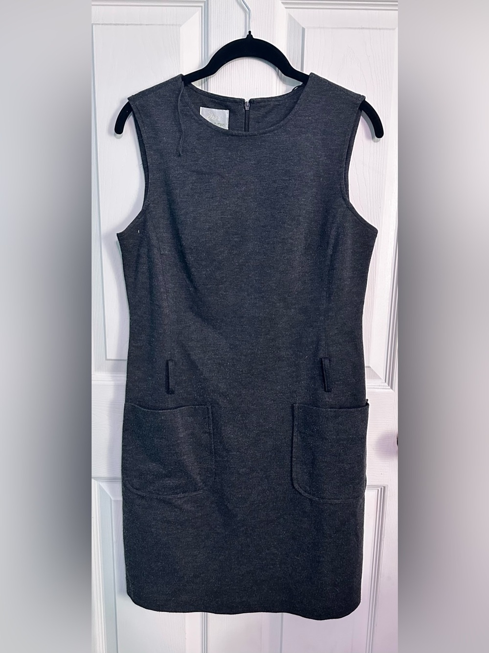 Donna Morgan Charcoal Sleeveless Pocket Midi Dress